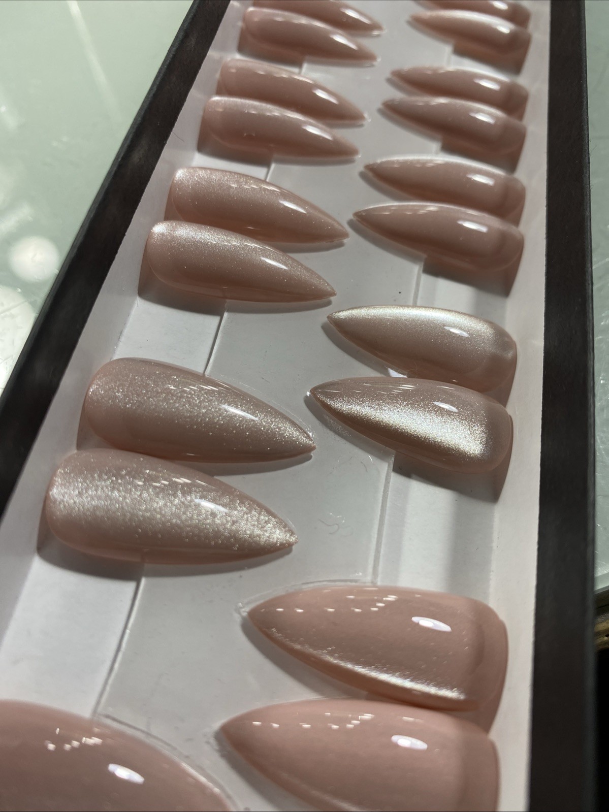 Press On Nails Handmade 24 Medium Stiletto Nude Cateye Nails Gel / Gel Polish