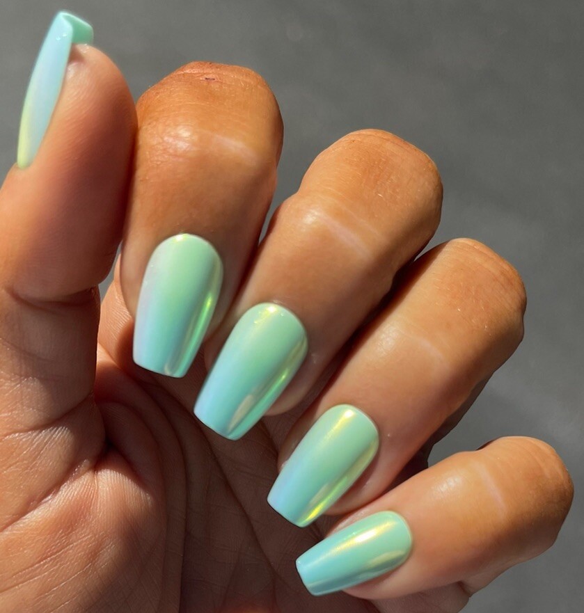 Red Aspen Press On Nails, Medium Coffin, Arlene Is Vibrant