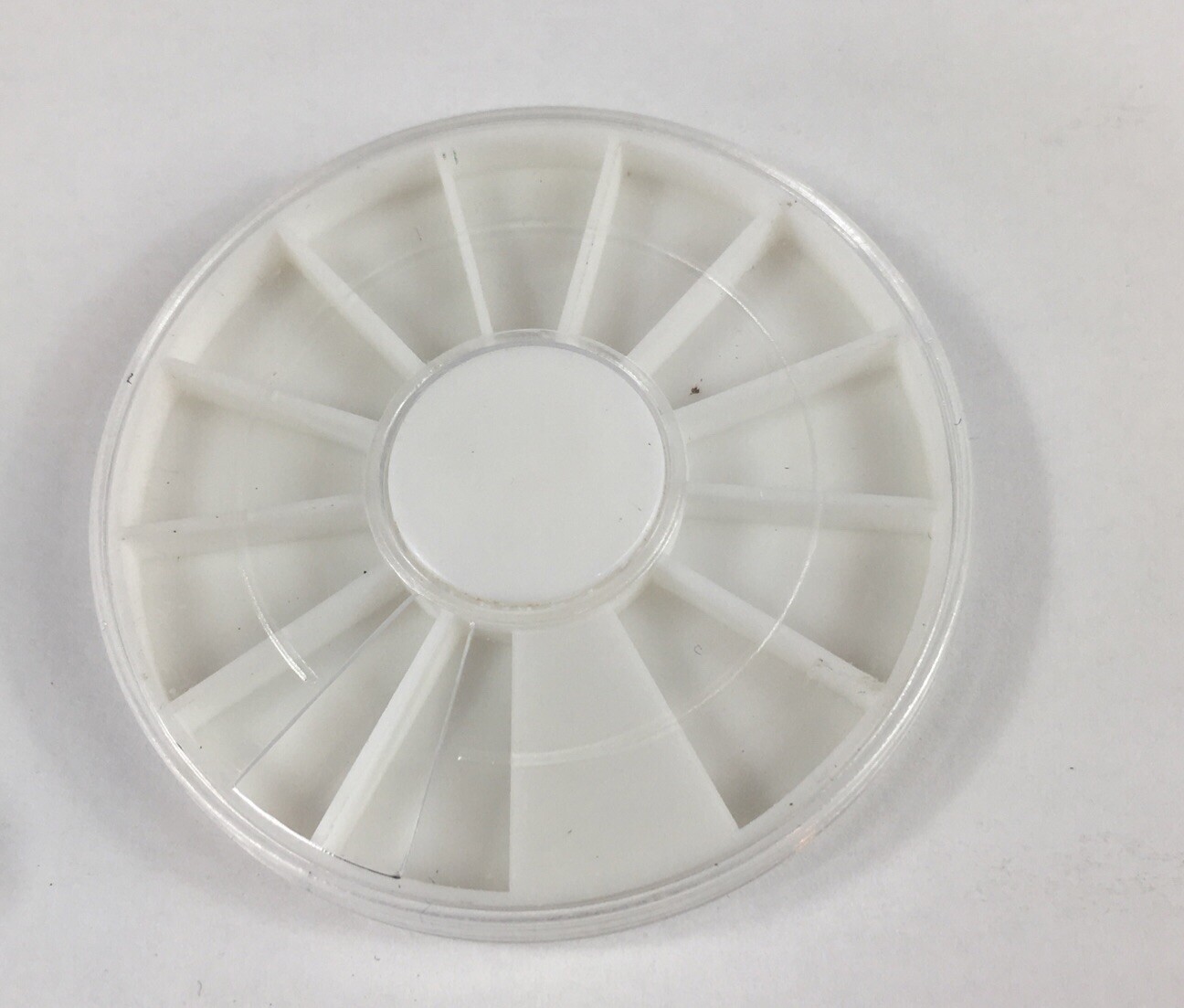 10pcs Nail Art Storage Box 12 Grids Round Dustproof Clear Jewelry Organize