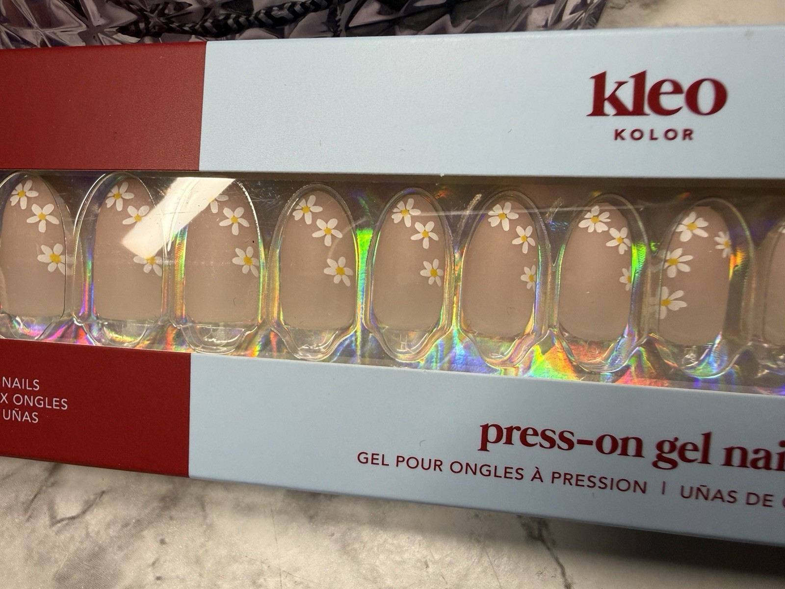 New Kleo Kolor Press-On Gel Nails – Long Almond Make My Daisy Flowers Matte