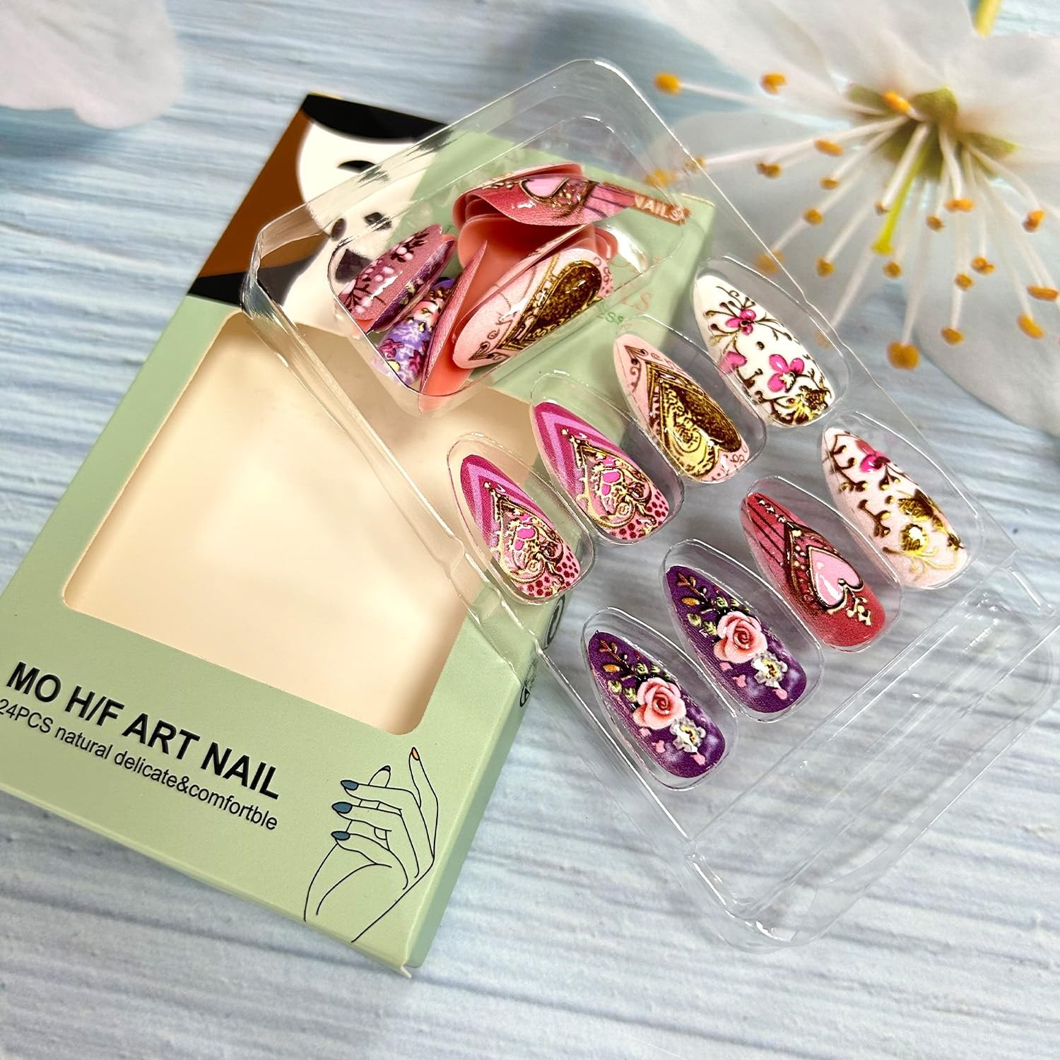 Gold Love Heart Press on Nails Almond Shaped Flower Rose Gold Love Heart Flower
