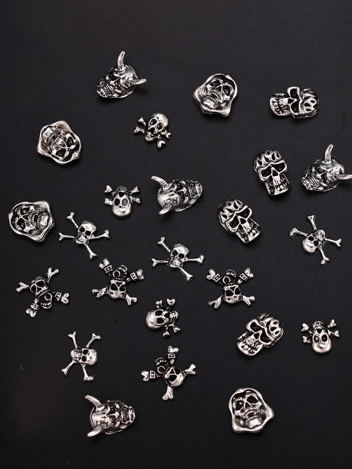 24pcs/Set Dark Skull Shaped Alloy 3d Nail Art Decoration Accessories