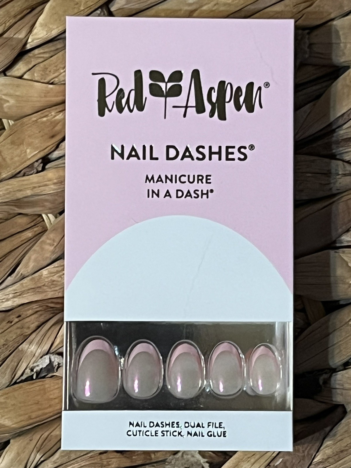 Red Aspen Reusable Nail Dashes, Pop On Short-It’s Giving Trendy Queen Gerlorma
