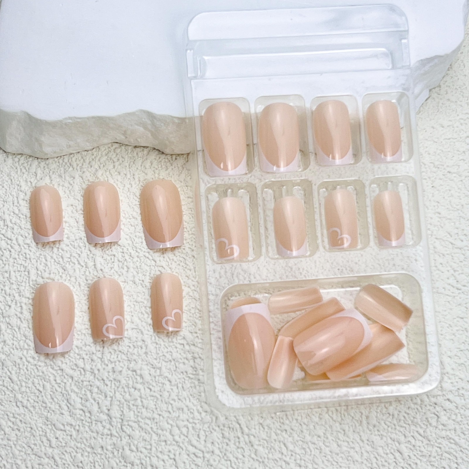Valentine’s Day White French Manicure Heart-Shaped False Nails, Medium Length…
