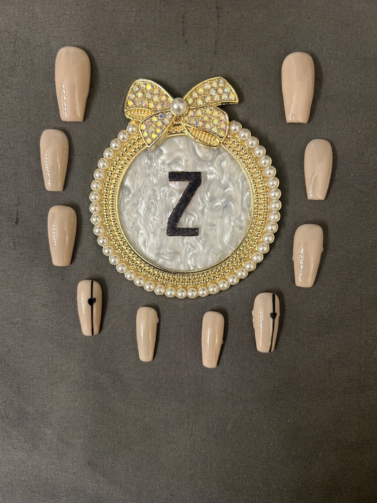 Z NAILZ! Simple But Elegant Set Of Beige M Coffin With Black Heart Press On Nail