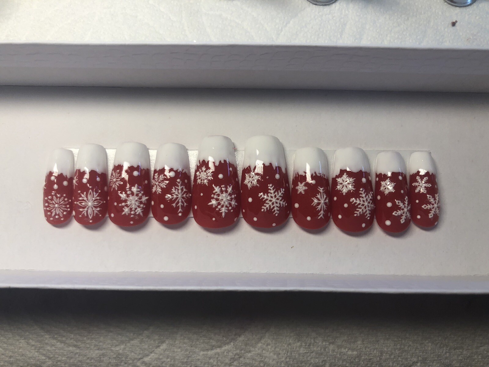 red and white snowflake press on nails