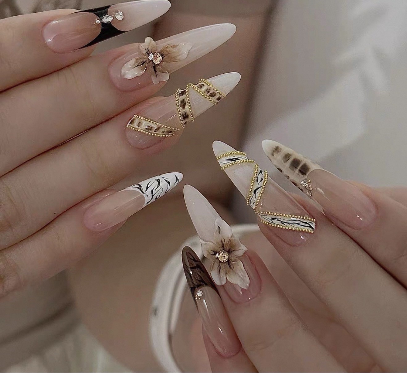 Press-on Nails -Long Almond Pointed Glossy Browns Animal Flowers 3D
