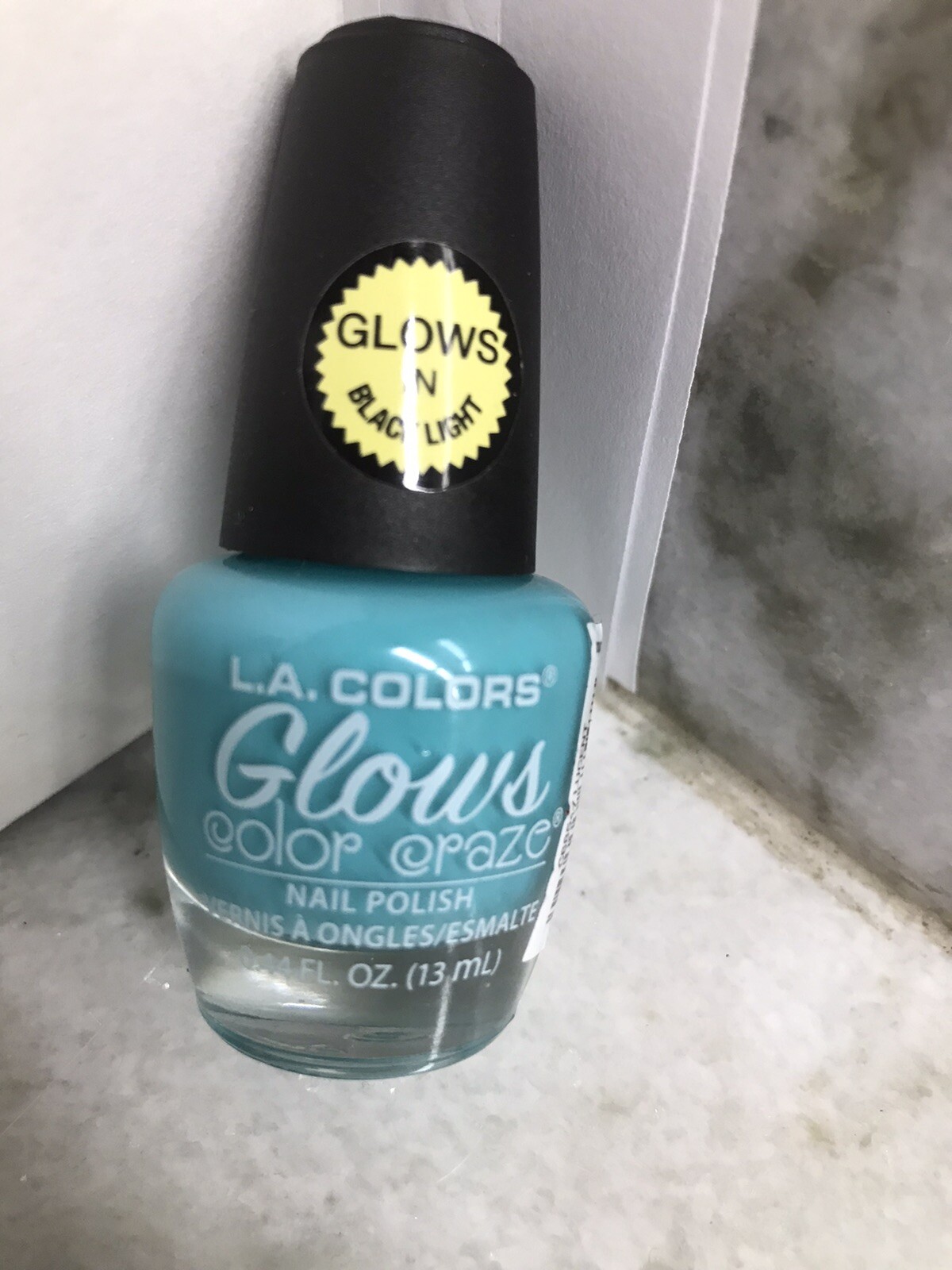 ShipN24Hours. New – L.A Colors Lucent Glows in Black Light.