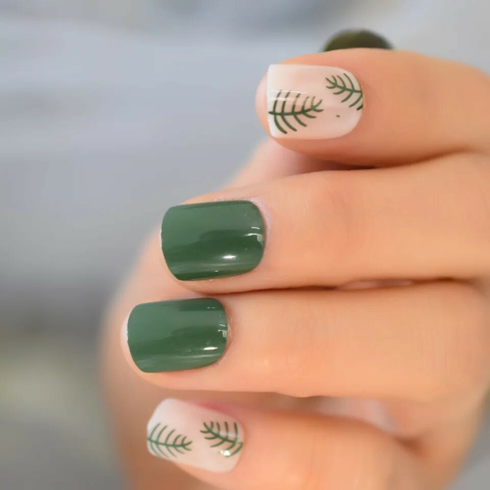24 Green Leaf Press On Nails w/ Glue short nude