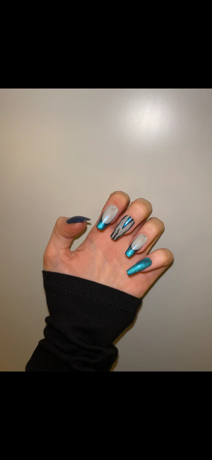 Arctic Abyss – Chrome & Cat Eye Handmade Press-On Nails