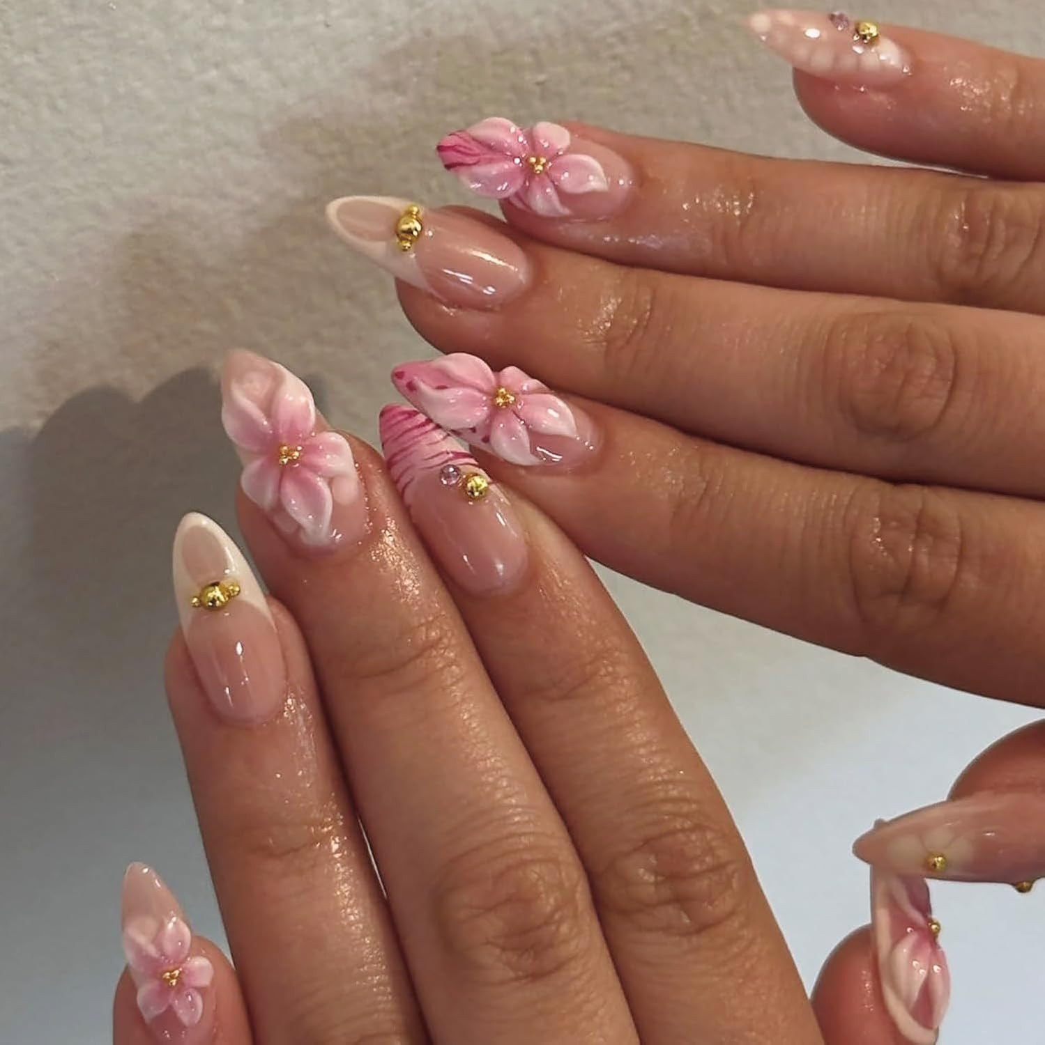 24Pcs Pink Flower Press on Nails Medium Almond Fake Nails 3D Floral with Gold Pe