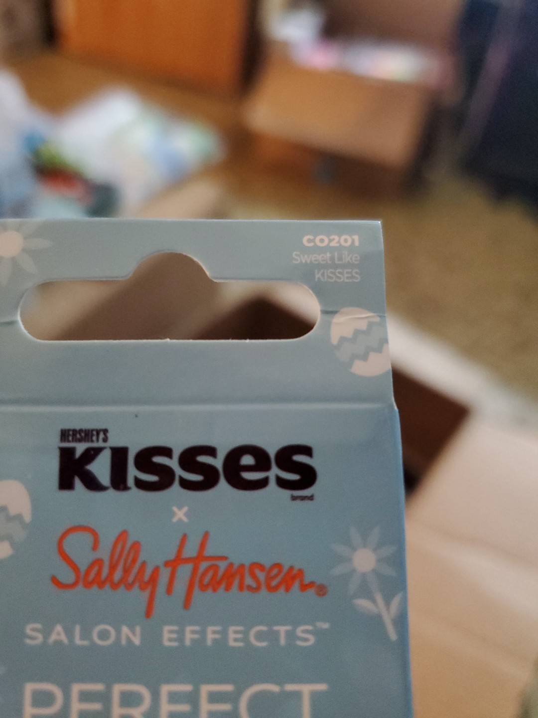 Sally Hansen Salon Effects Perfect Manicure x Hershey’s Kisses Sweet Like Kisses