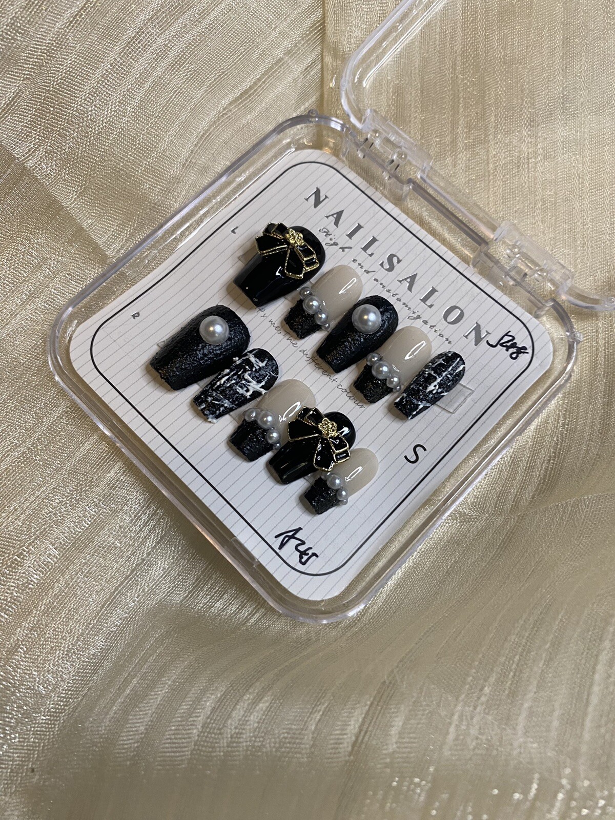 HANDMADE Reusable Press-On Nail 10pcs Set Classic Chic Black Camellia Pearl S