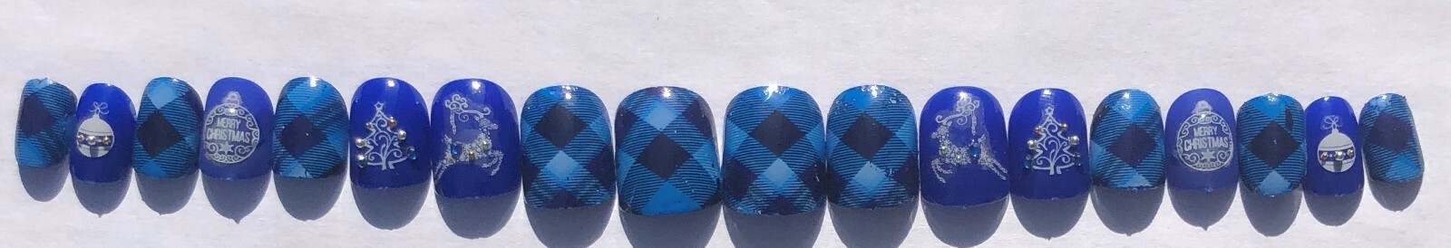 Blue Plaid with Snow globe – press on nail set- (Set of 18 sizes 0-8) Short Oval
