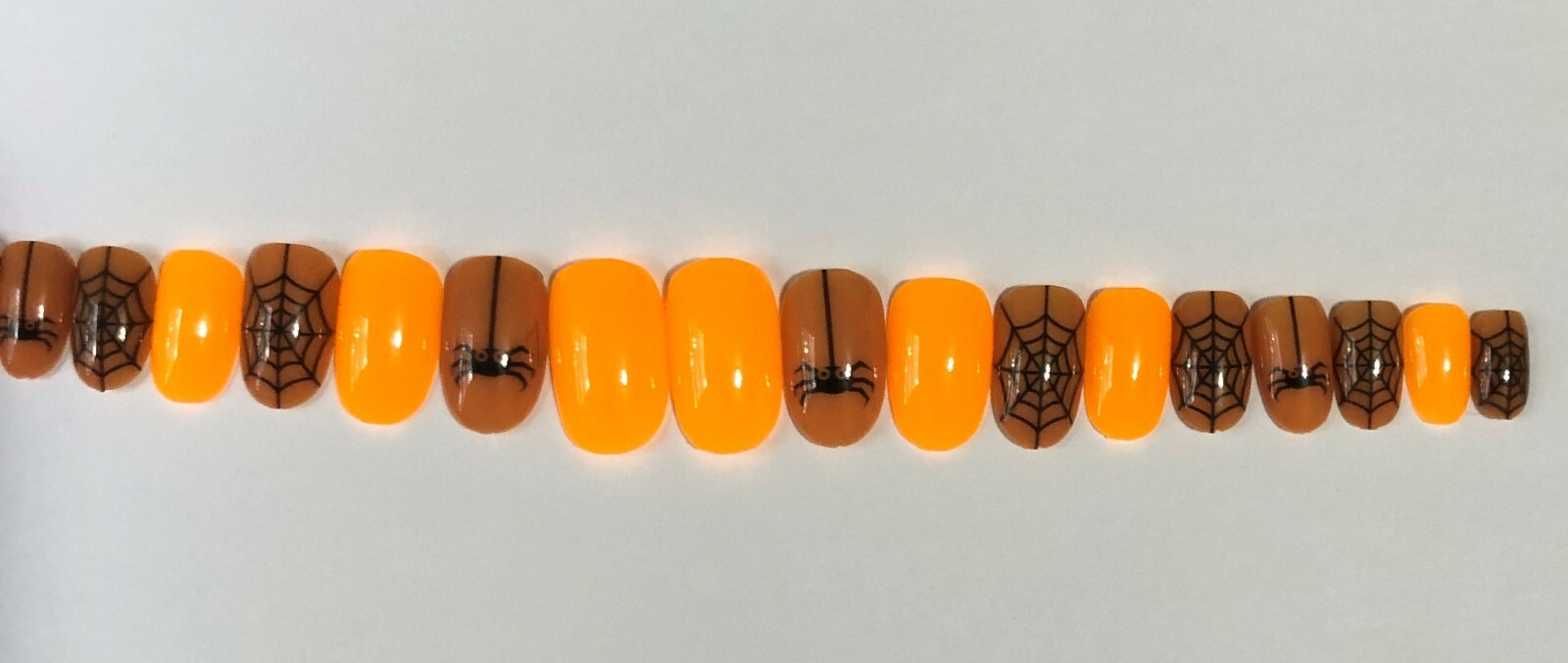 Glow in the Dark and Picture reveal Nails – (Set of 20 sizes 0-9) Short Oval