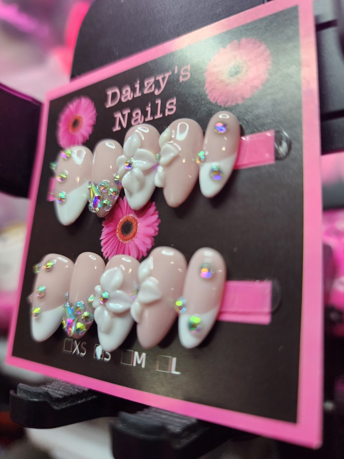 Small Size White 3D Flower Gem Press-on Nail Set Handmade Almond 2.0 Cm Length