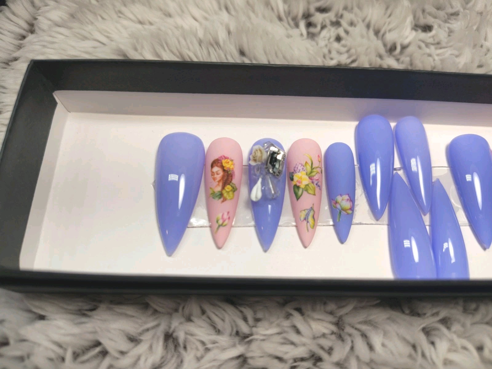 Handmade Nails. Size Large(0,4,3,5,7) Includes Application Kit