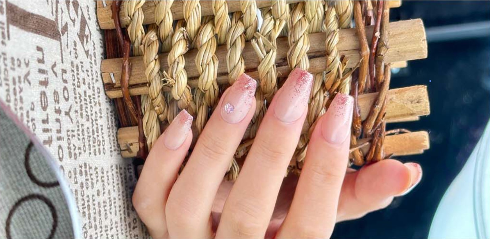 THE MIMO Press-On Nails COFFIN – Blush PINK Gradient with Pearl Tips 28PCS