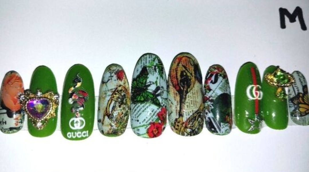 Printed custom decorative 10pc short acrylic press on nails sz medium Glue…
