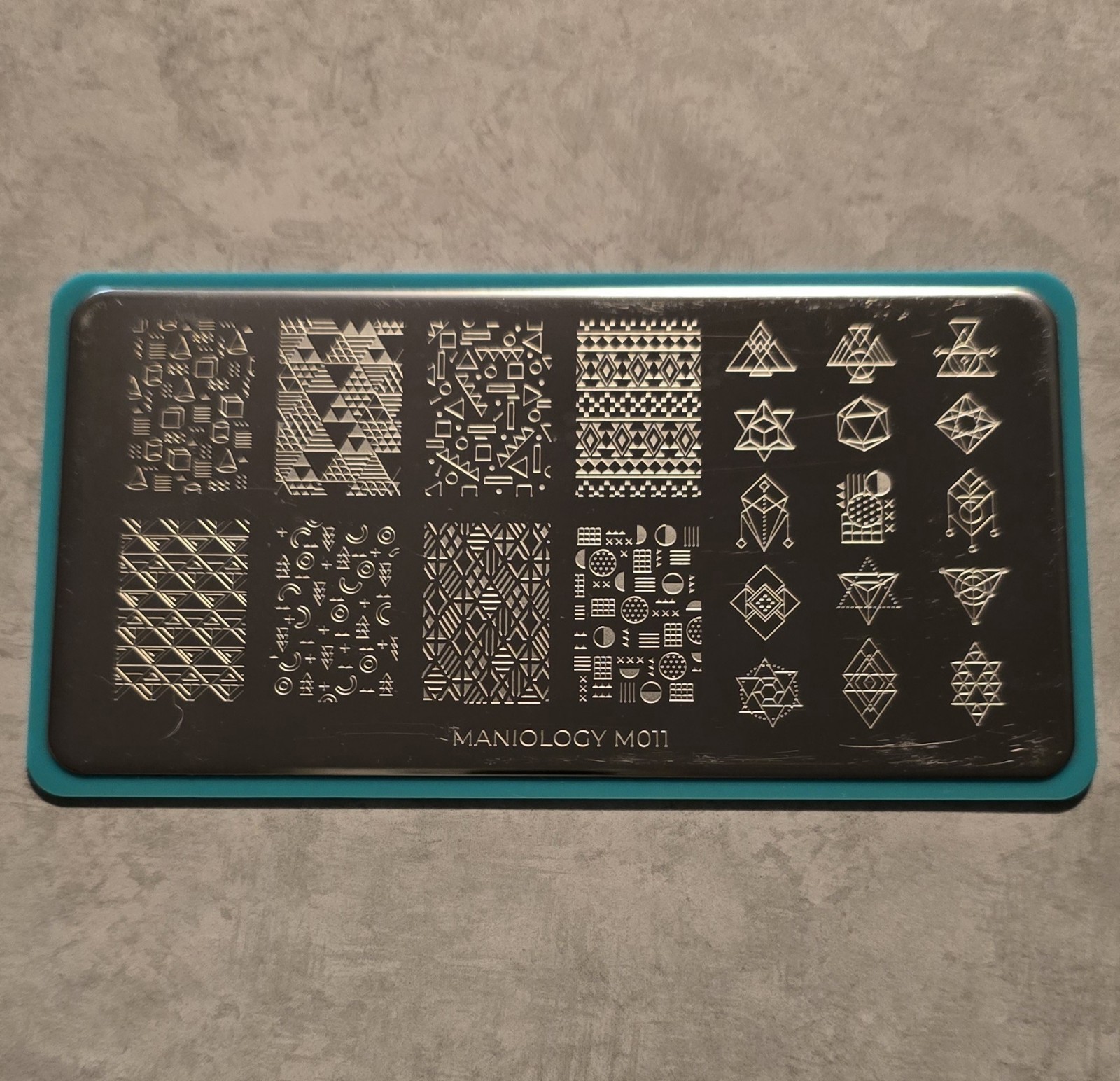Maniology M011 80’s Vintage Retro Crystal Sprinkle Pattern Shapes Nail Stamp