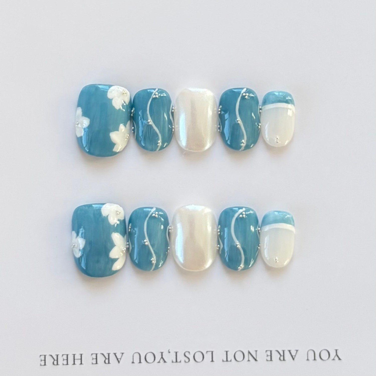 10pcs Blue White Floral Press on Nails Short French Fake Nail Art Tips