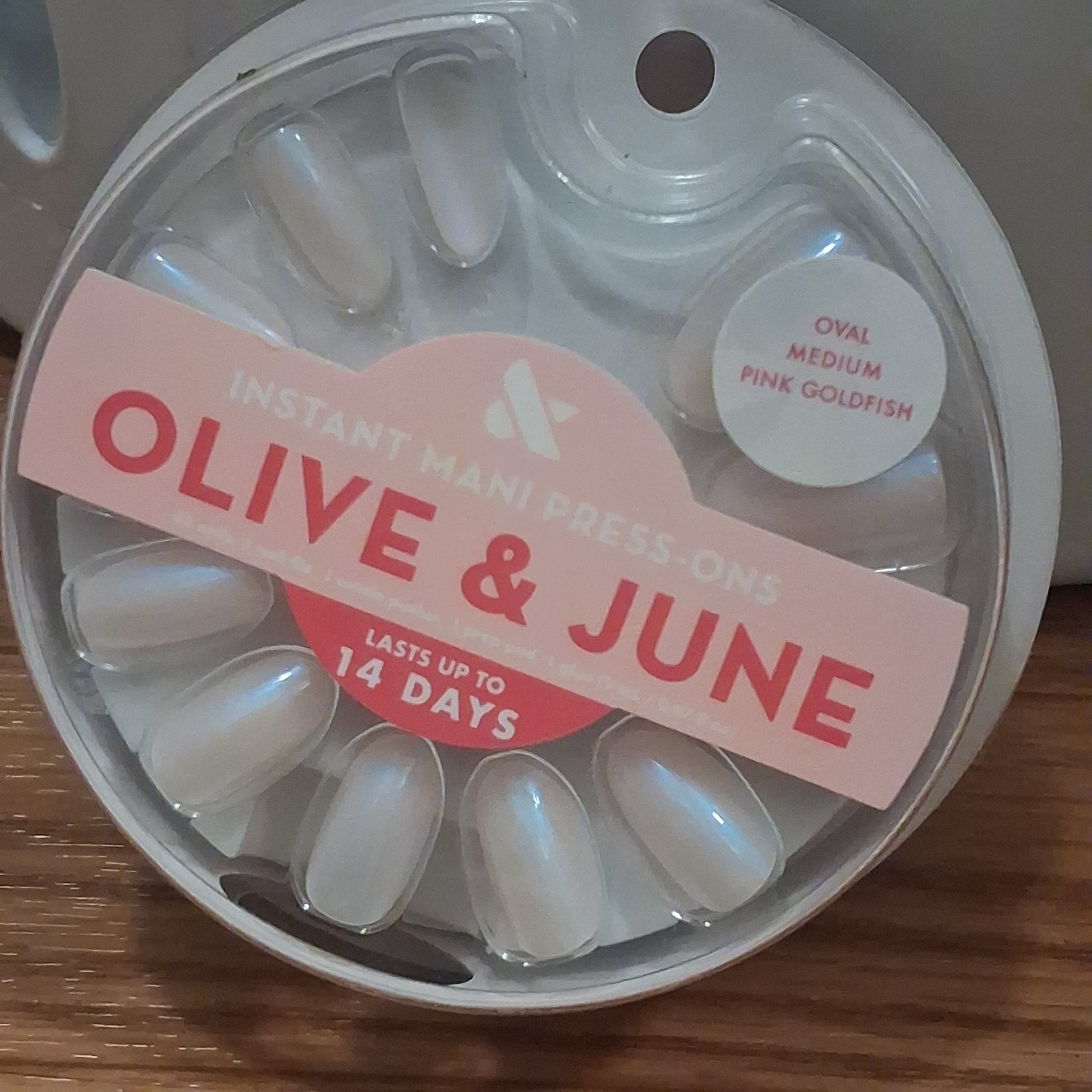 Olive & June Instant Mani Press-On Nails ~ 42PCS Oval Medium Pink Goldfish