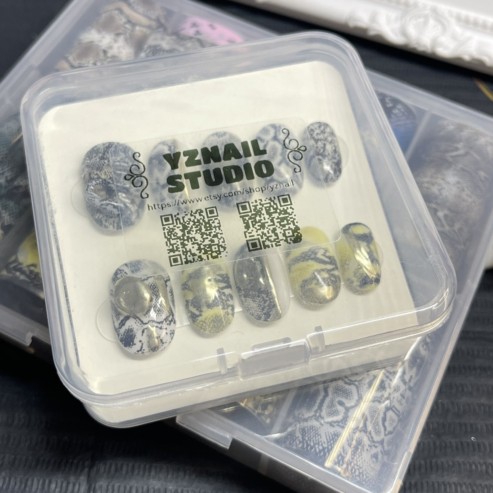 🔥CUSTOM Cool snake pattern 3D Handmade Gel short nails，Press On size：M