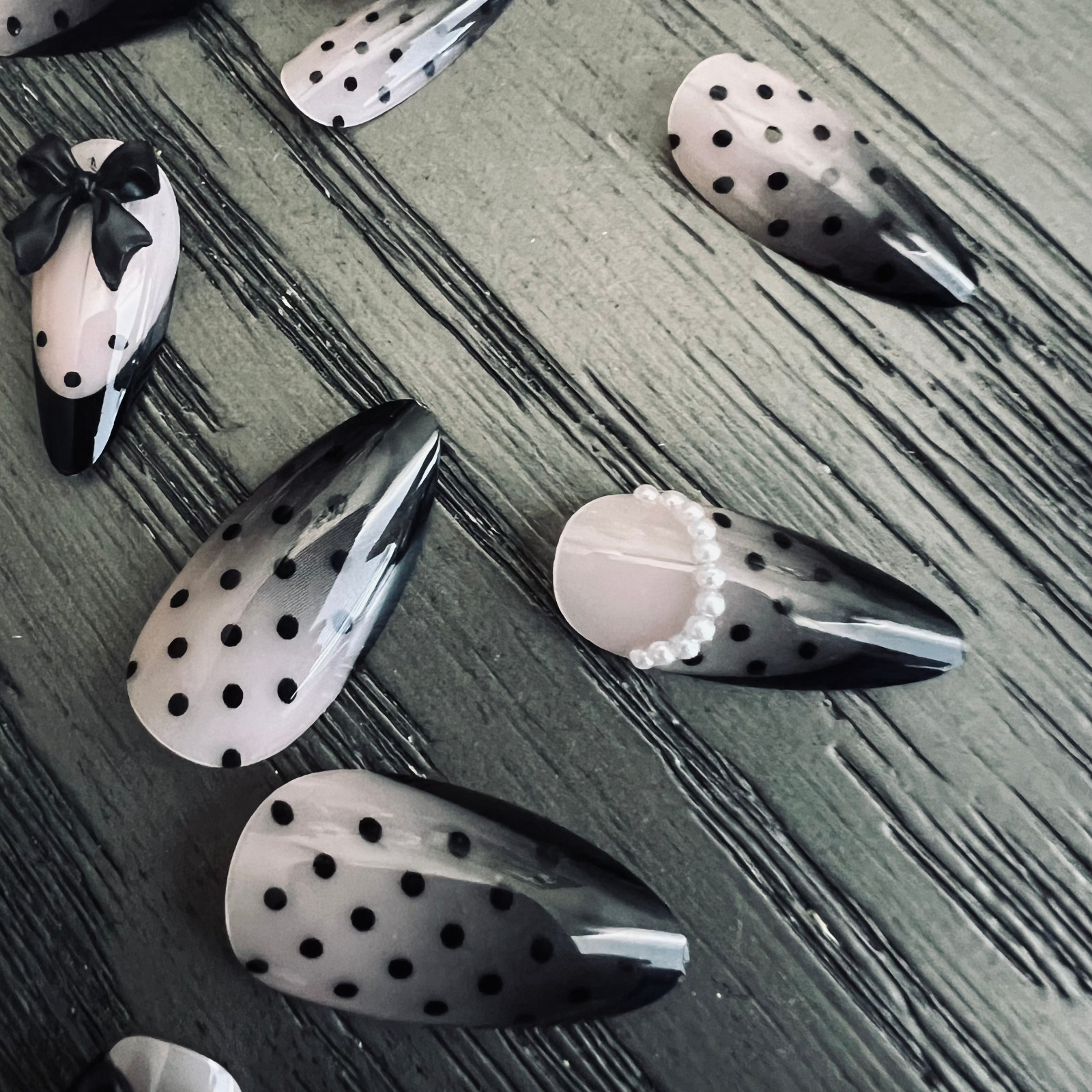 🖤 New! 24 Pcs 3D Pearls Bows & Lace Press on Nail Set Medium Almond Shaped
