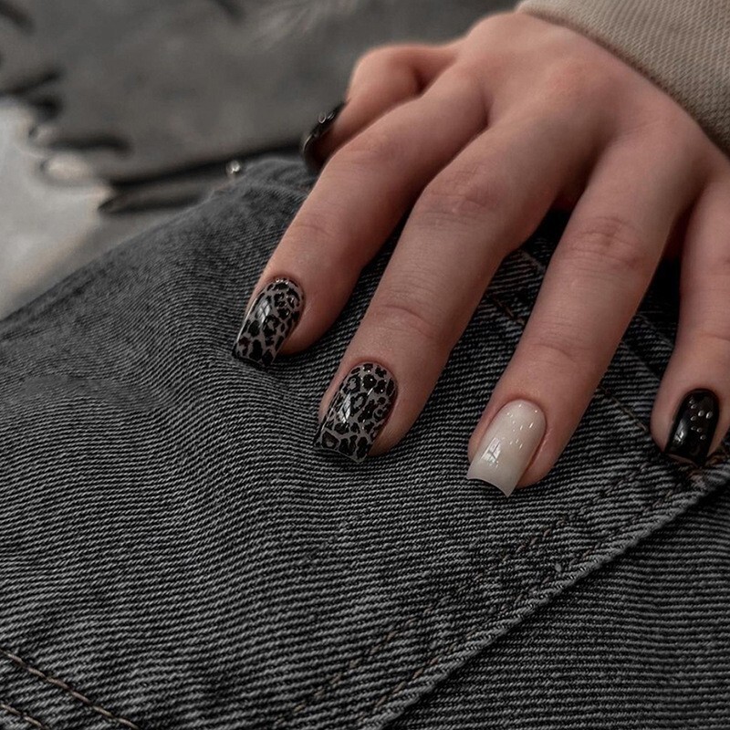 24pcs Gilding Leopard Print Black Beige Ins press on Nails, Medium Almond Shape