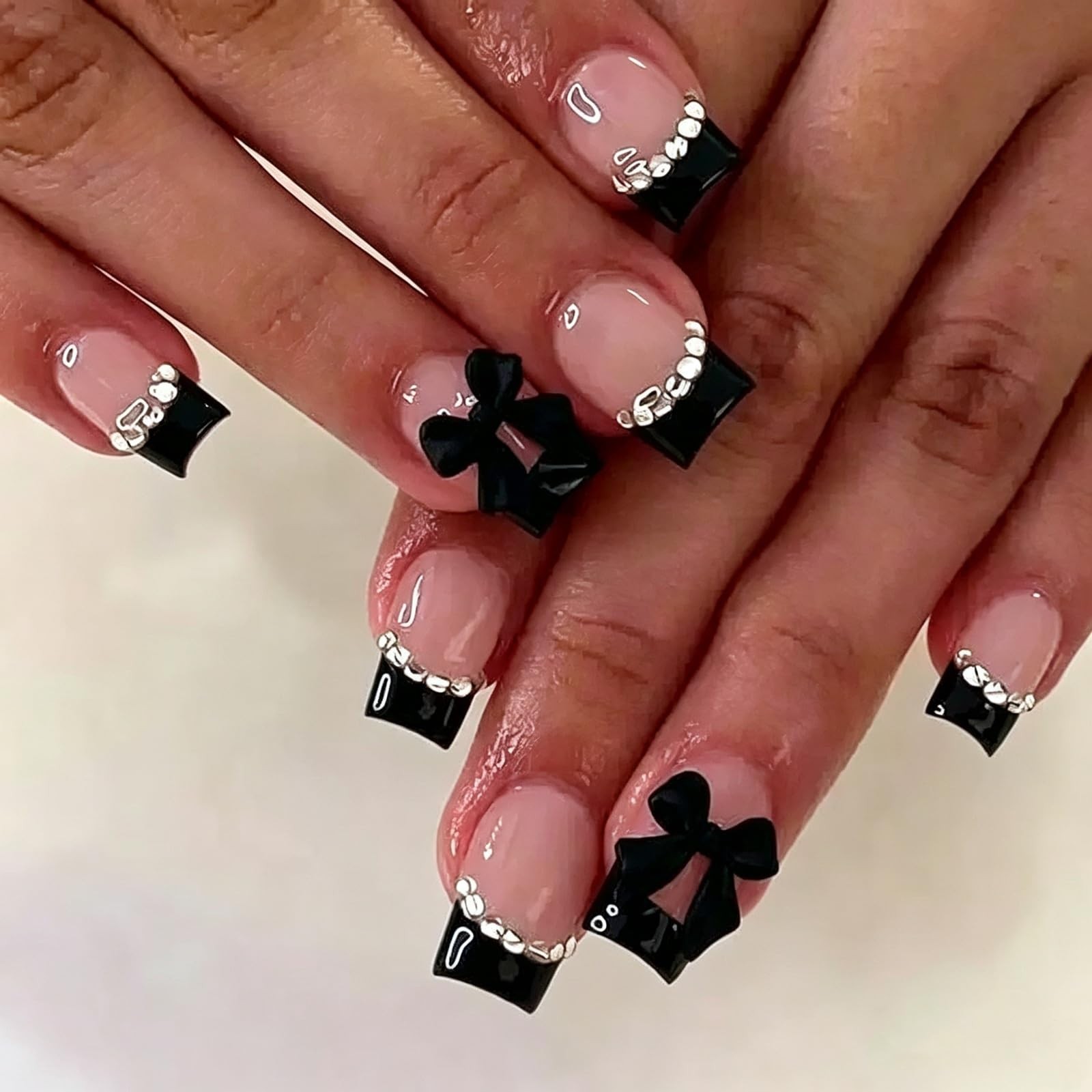 CTTHNBD Short Press on Nails Square – Black French Tip Fake Nails with Bow Ch…