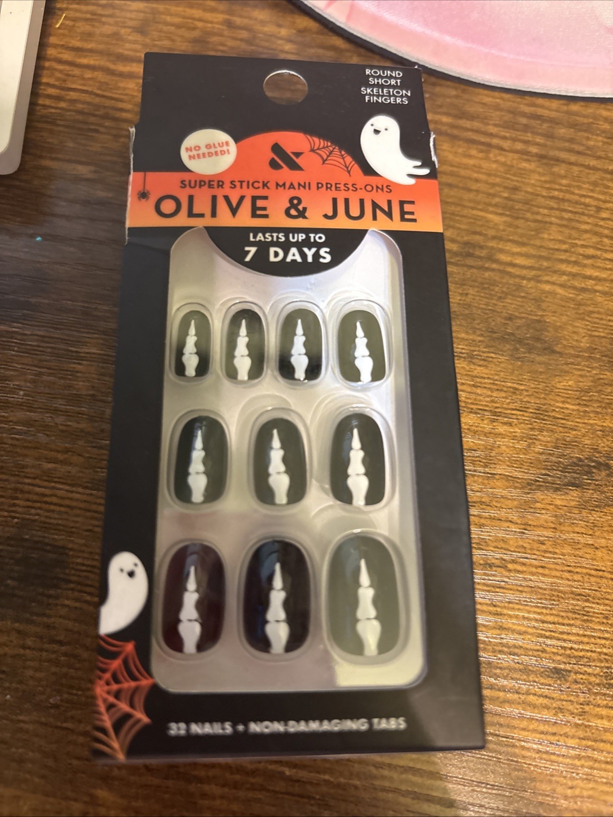 Olive & June Super Stick Mani Press-On Nails 32 Short Round Skeleton Fingers