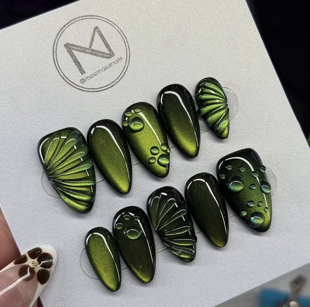 @maenosnails Metallic Green & Black Almond Press-On Nails Full Cover Y782