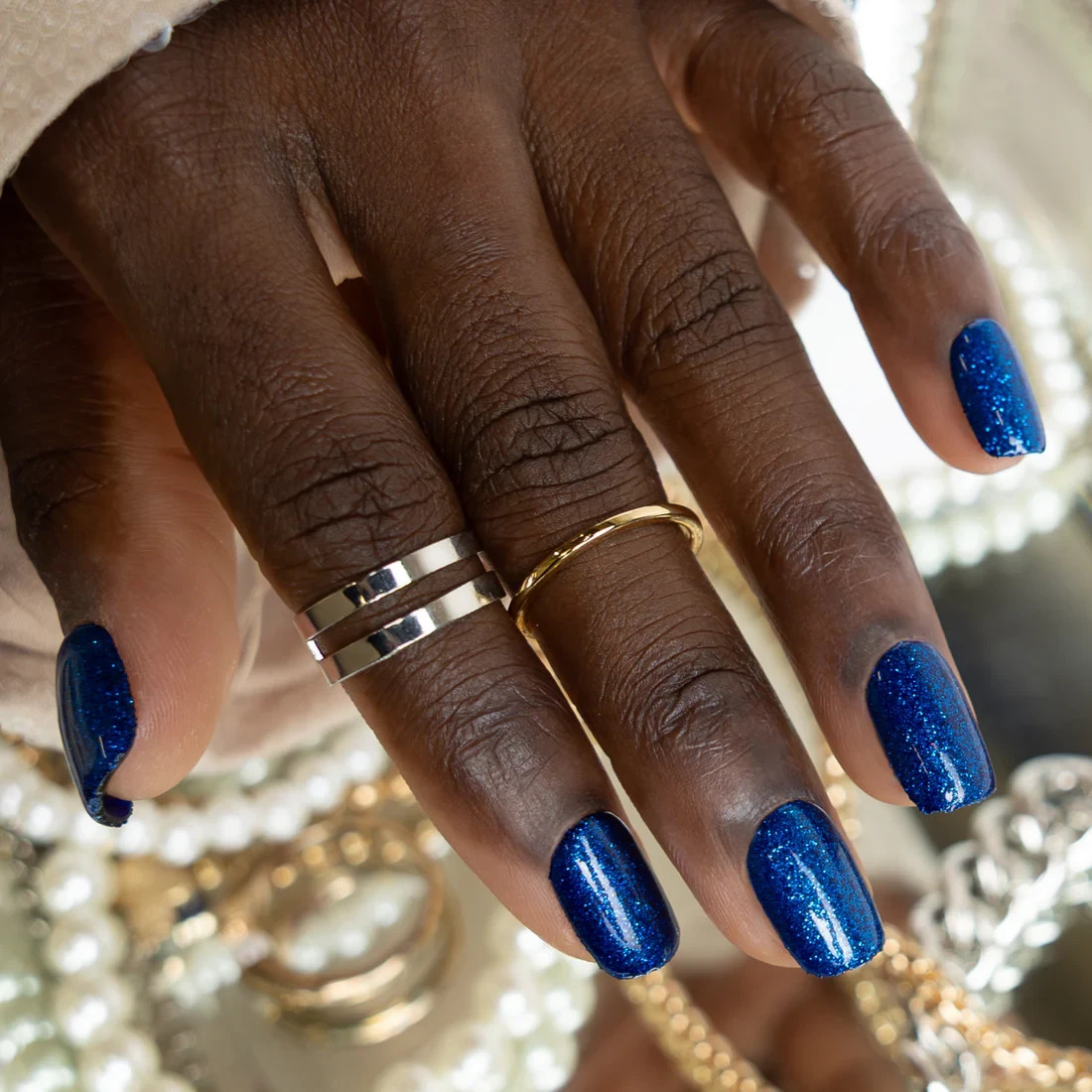 Red Aspen Press On Nails – Lustrous Leighton | Short Squoval | Blue Glitter