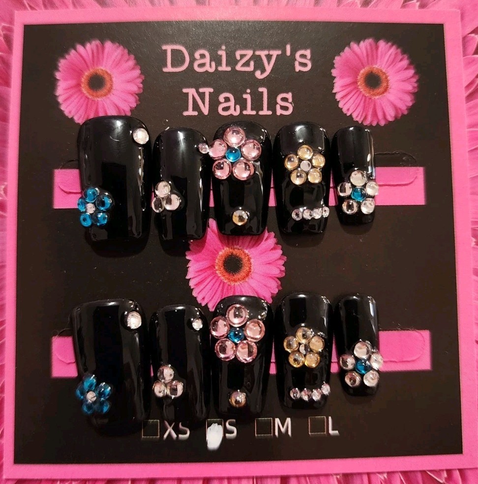 Small Size Black Flower Gems Press-on Nail Set Handmade Squoval 2.0 Cm Length