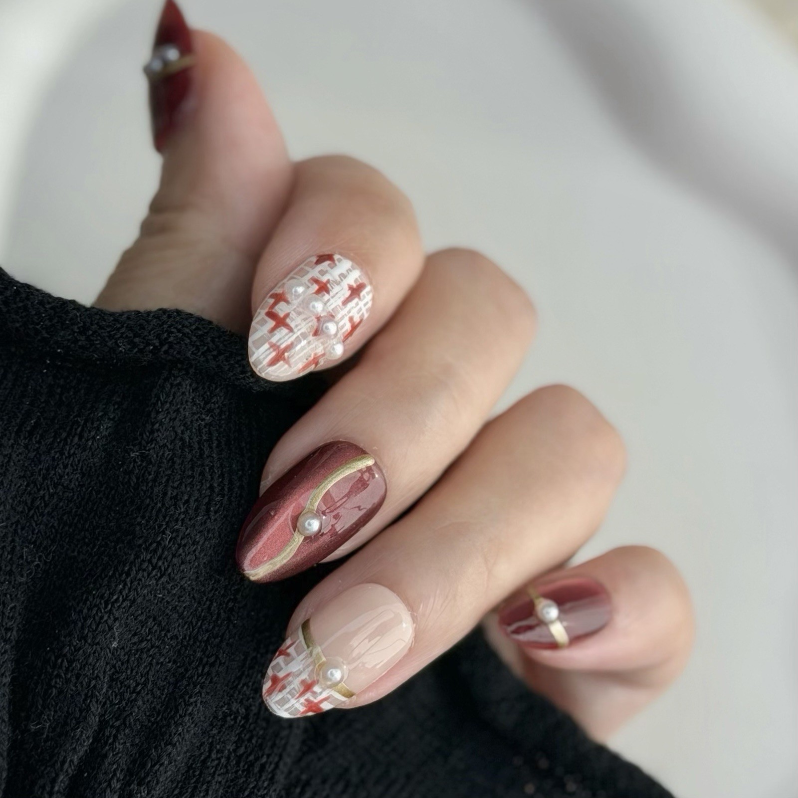 Handmade Red Brown Press-On Nails With Pearls Glossy Short Almond SizeM Reusable