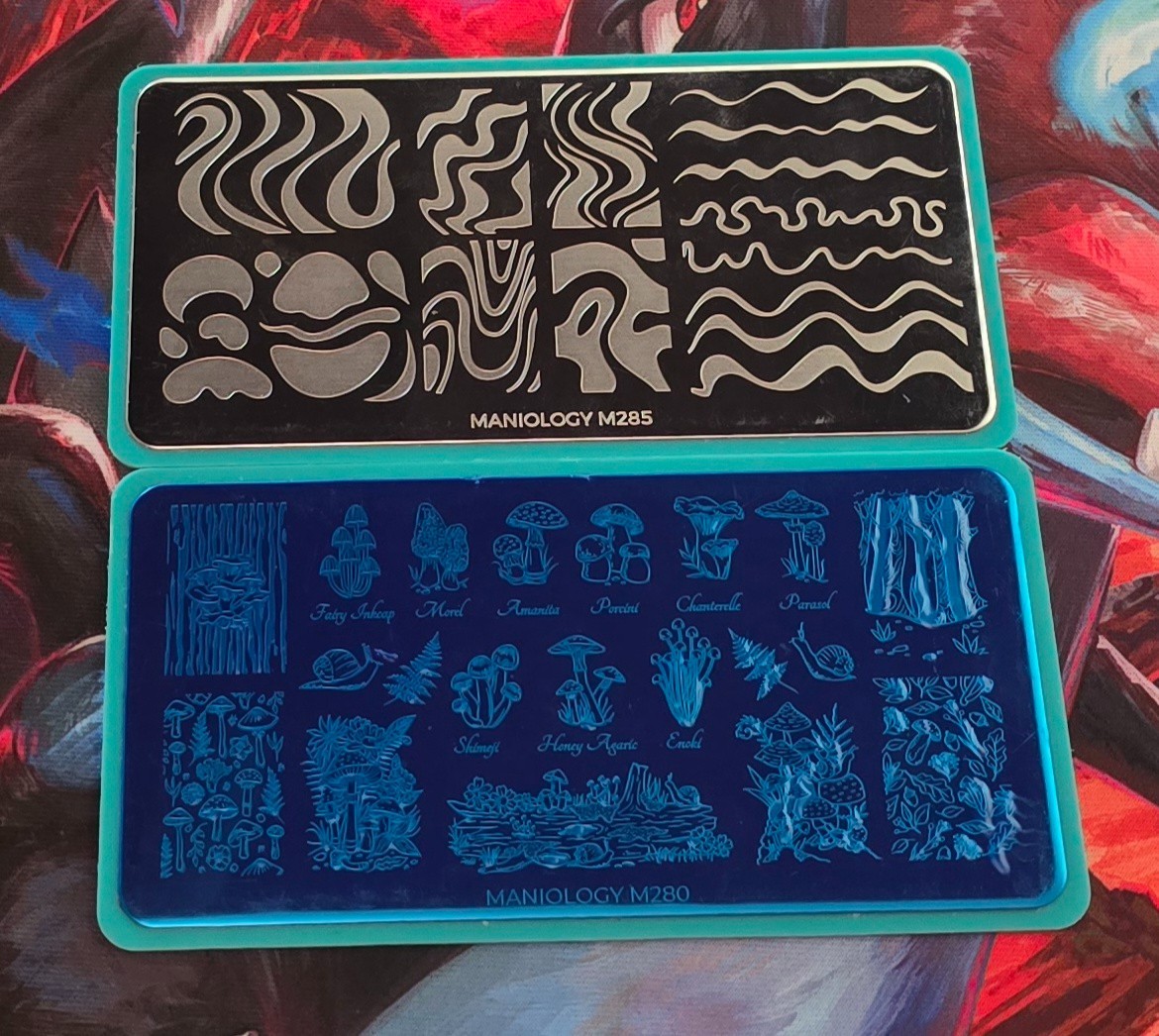 Maniology 14 Plate Lot