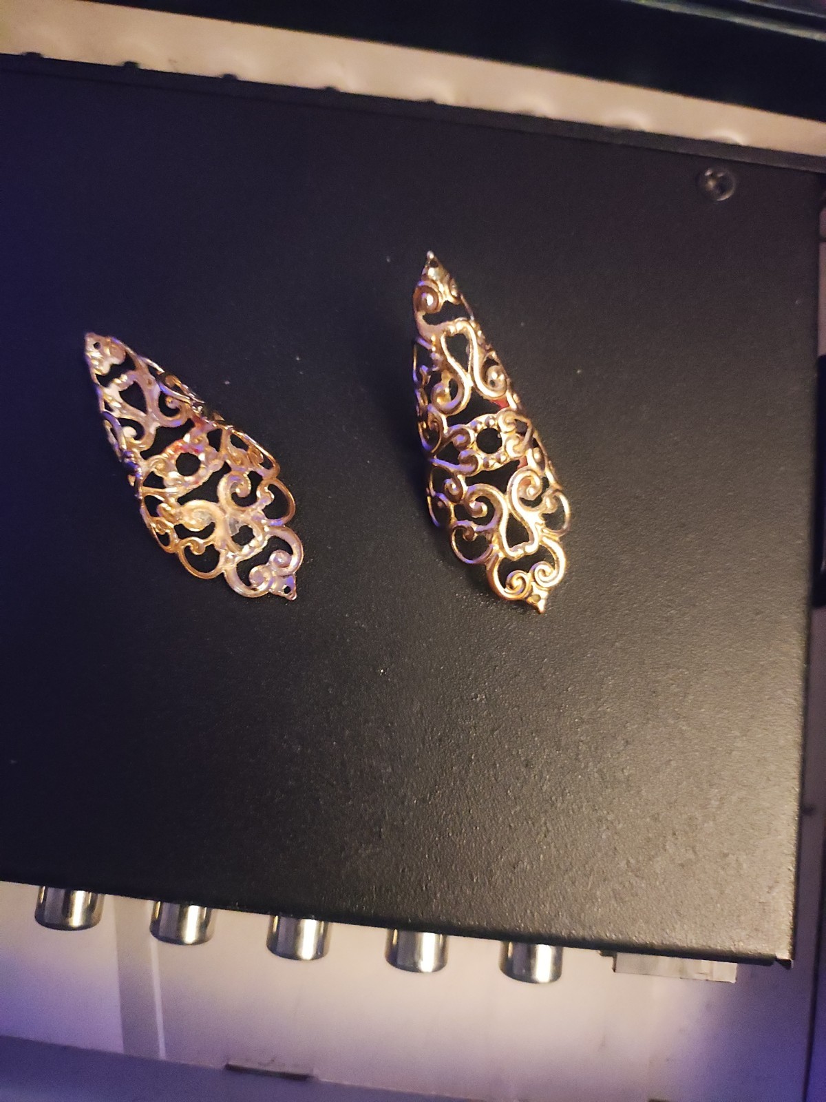 Metal Designer Fingernail Cover Gold