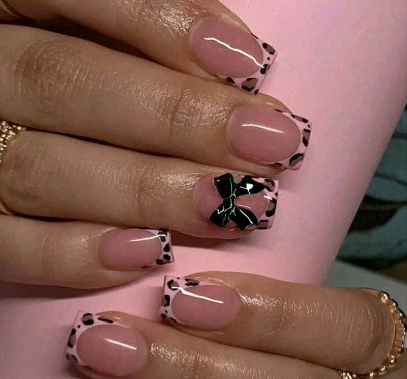 24Pcs Short Squpink French Tip Press On Nails Mediumare 3D Bow Design Acrylic