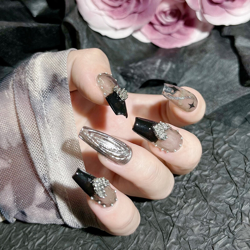 Handmade Press On Nails Medium Coffin,Goth Punk Style,Black And Silvery Design