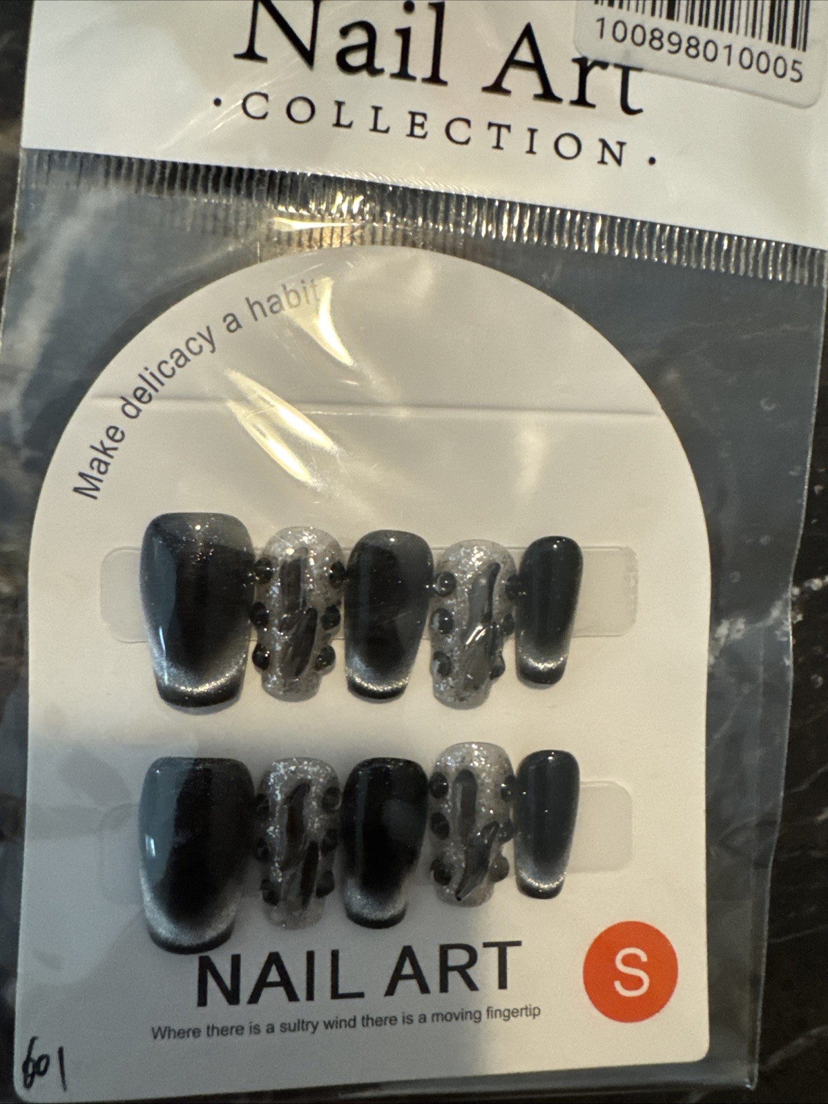 Black Cat Eye And Silver Press On Nails