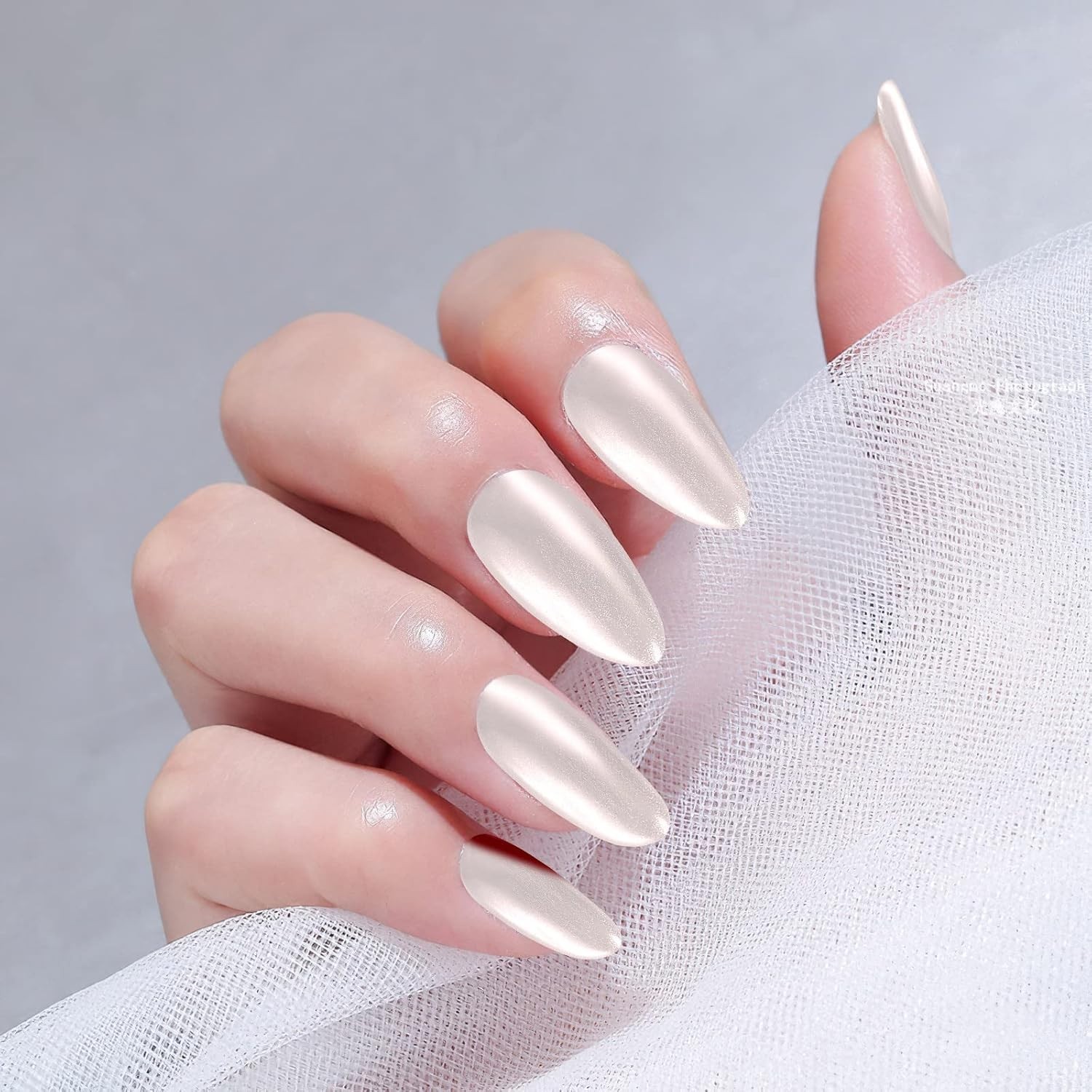 White Pearl Chrome Nail Powder – Iridescent Mirror Effect for Stunning Nail Art