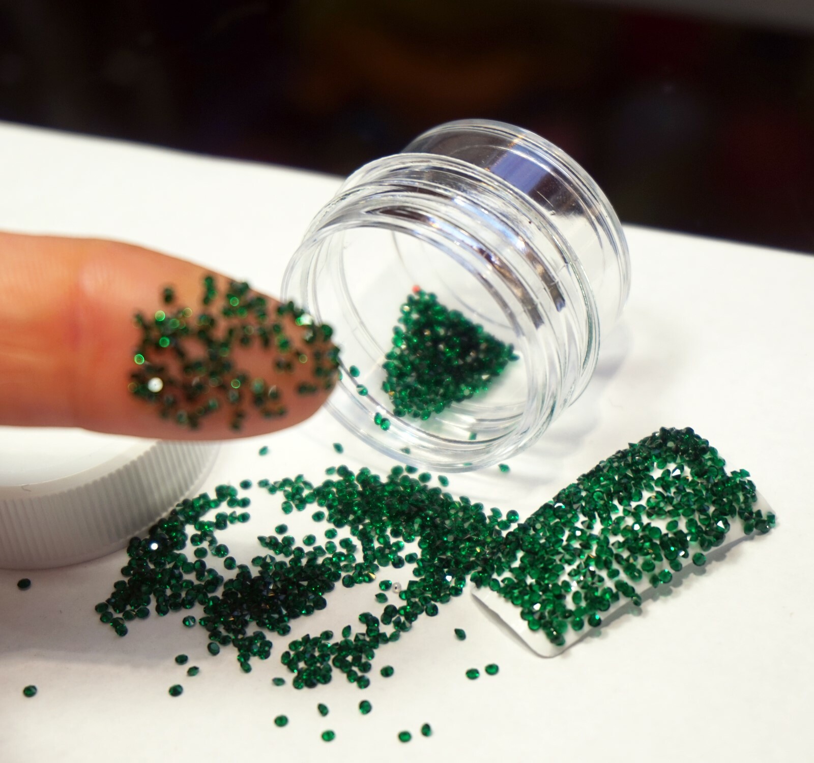 GREEN PREMIUM CRYSTALS FOR NAILS 1000 Pixiecrystals 3D Nail Art Small Gift