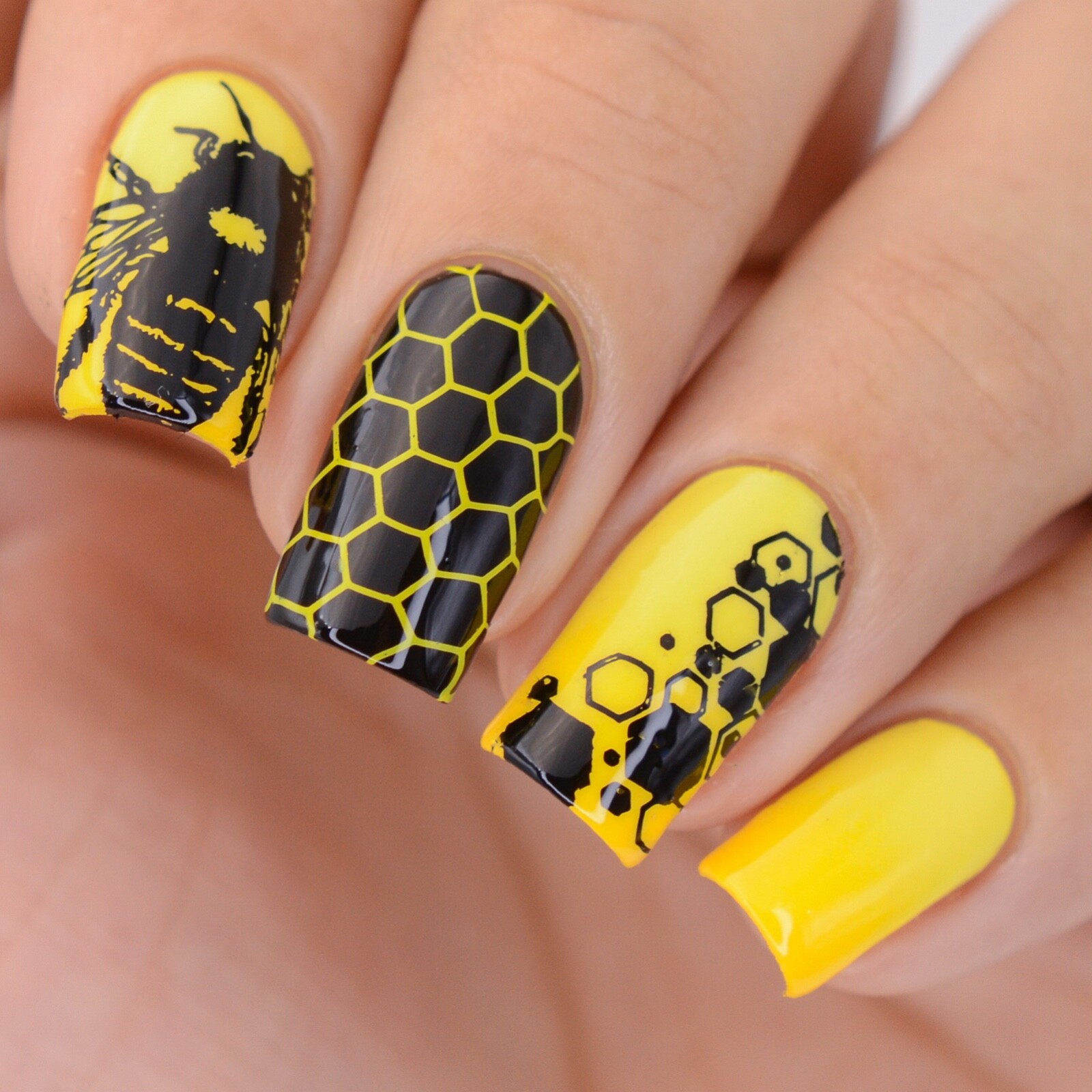 B075 Somewhere in Bee-tween Stamping Plate For Stamped Nail Art Design