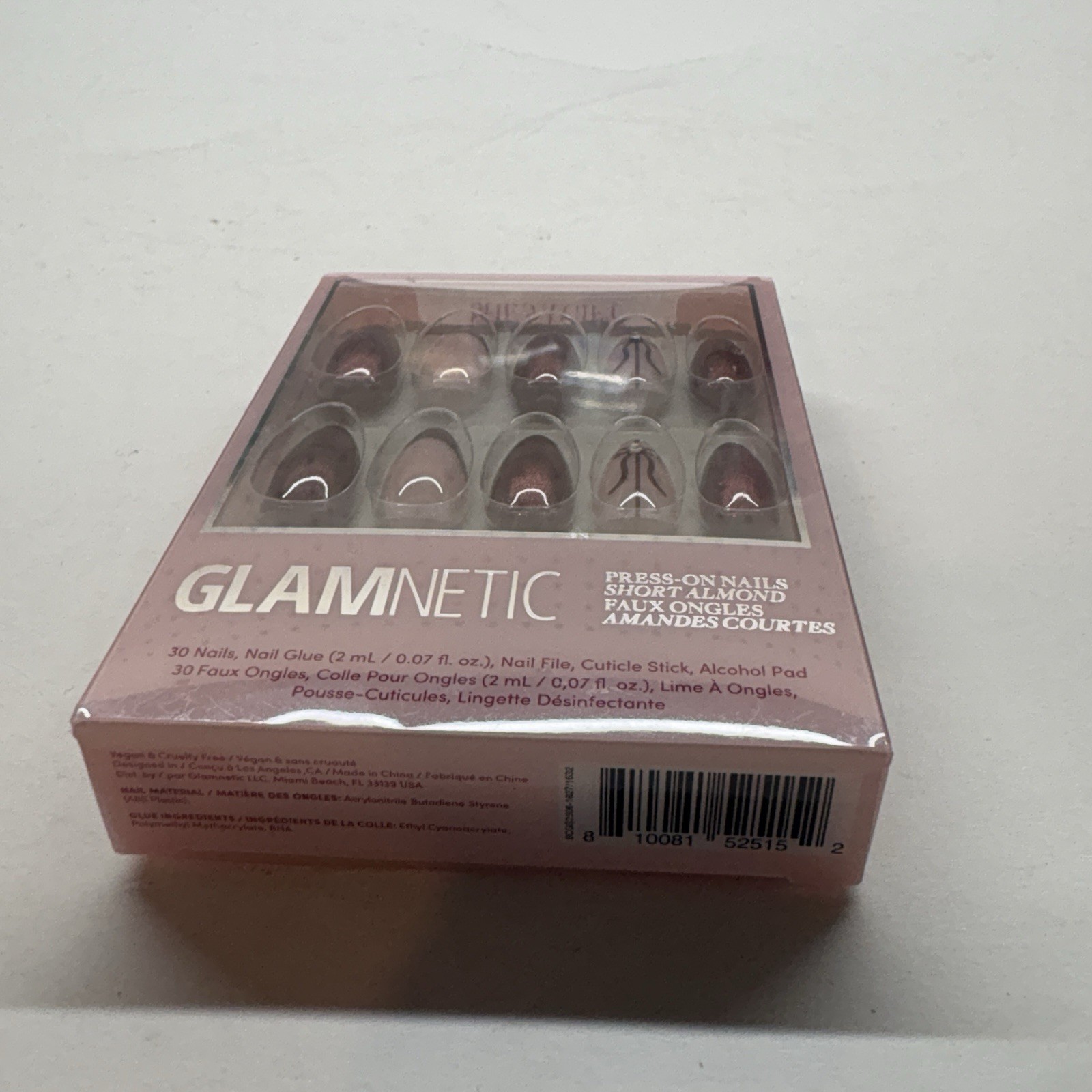 Glamnetic Press On Nails She’s a Gift Short Almond 30 nails Bow Christmas