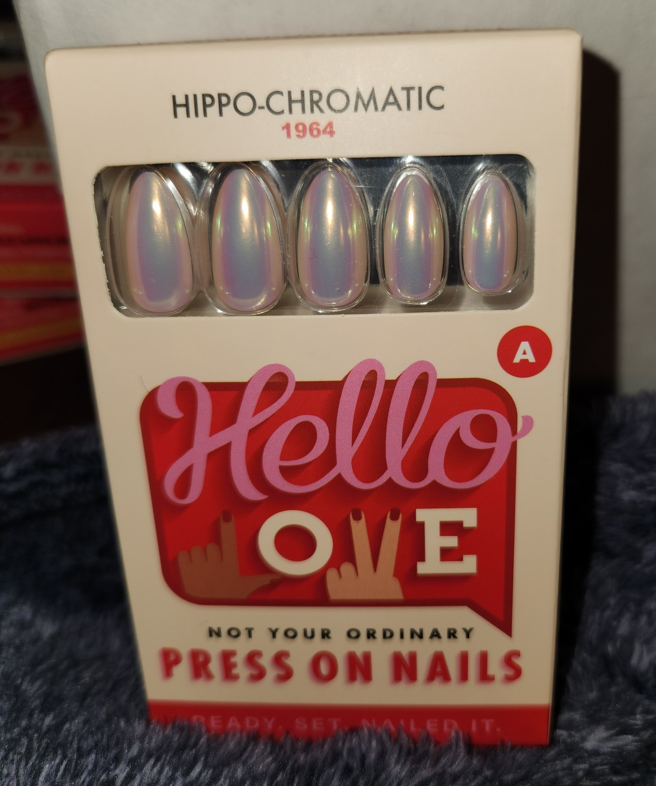 Hello Love Hippochromatic press on nails; Medium almond; chrome finish box set