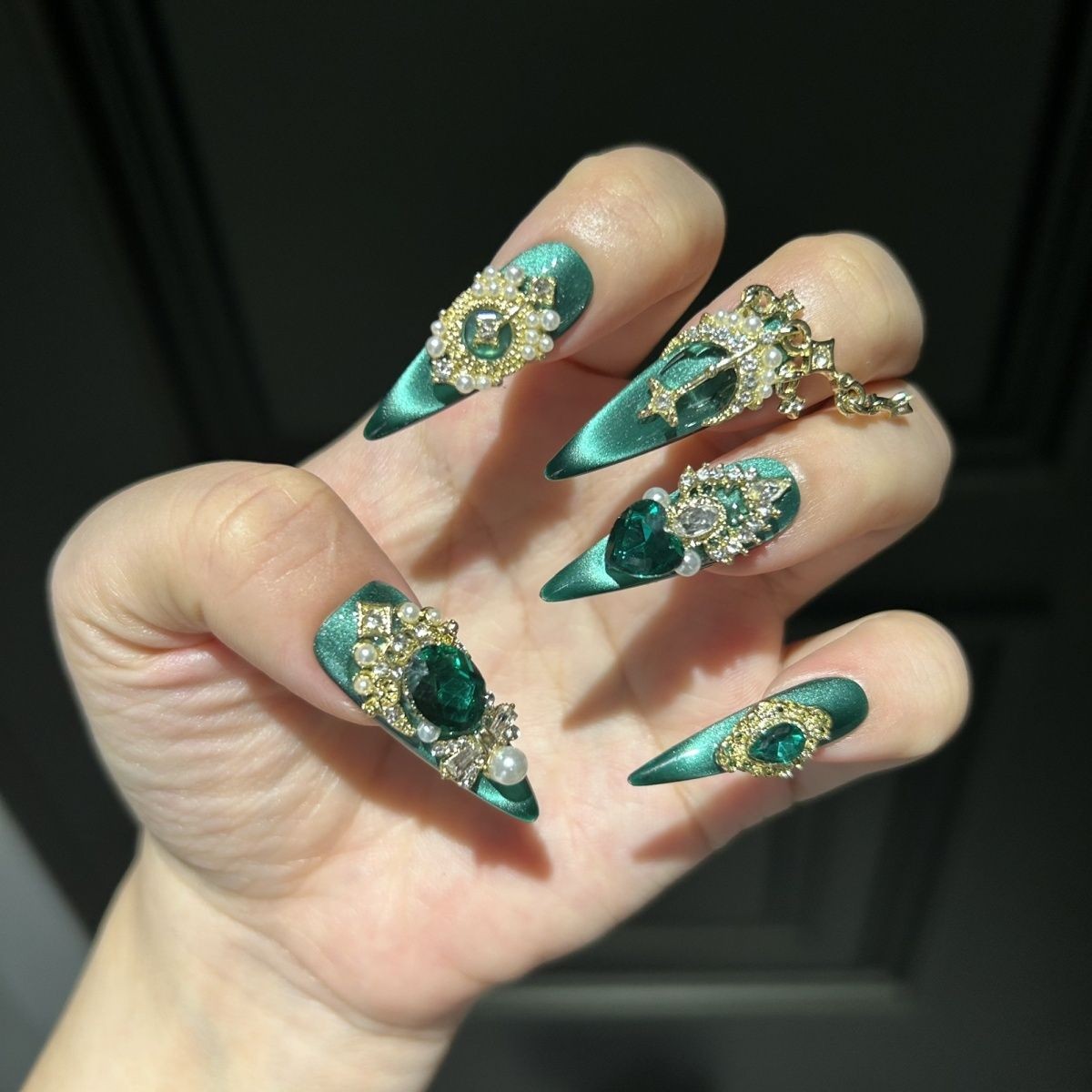 Luxury Emerald Green Cat Eye Butterfly Handmade Press On Nails