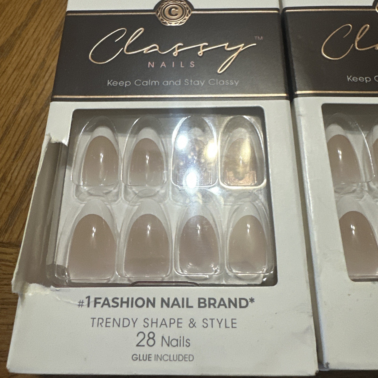 KISS CLASSY 56 pcs PRESS ON NAILS Glossy Almond French Nude Medium #89125 CS04