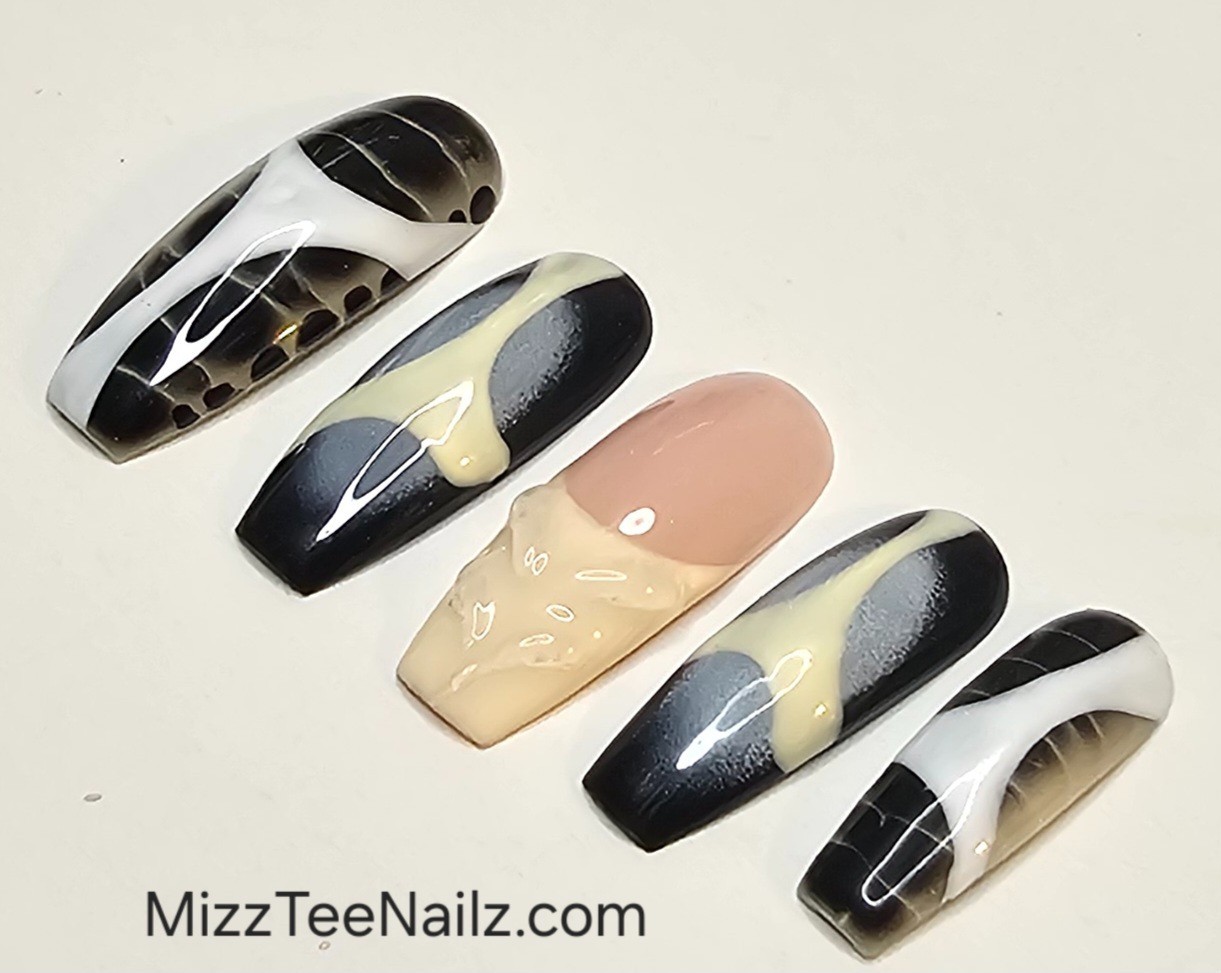 Press-On Nail Set #101: Black & White Luxe Abstract