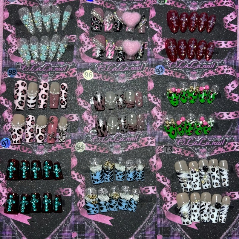 80 Nail Art Pieces with Multiple Color Blends, Suitable for Various Occasions