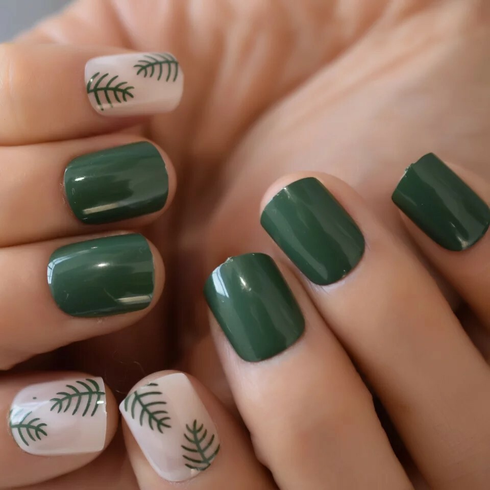 24 Green Leaf Press On Nails w/ Glue short nude